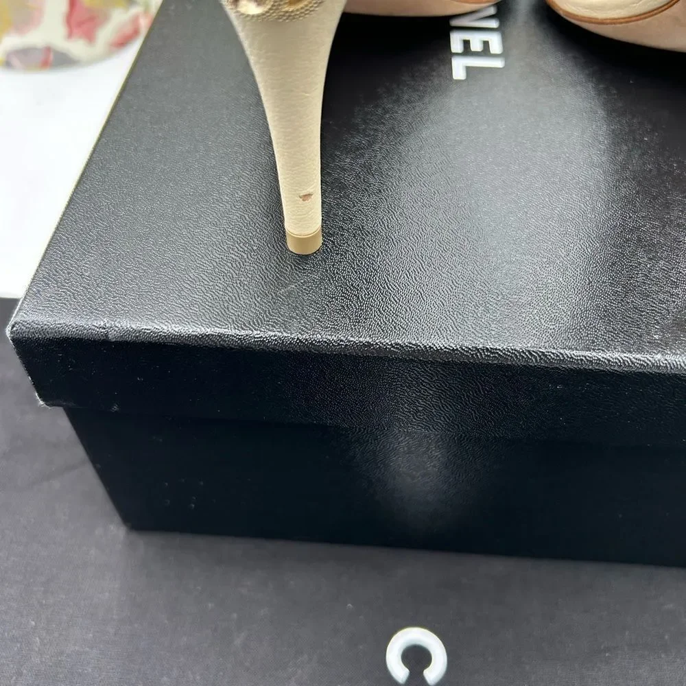 Women's Chanel ivory leather strappy sandals size 38.5 made in Italy